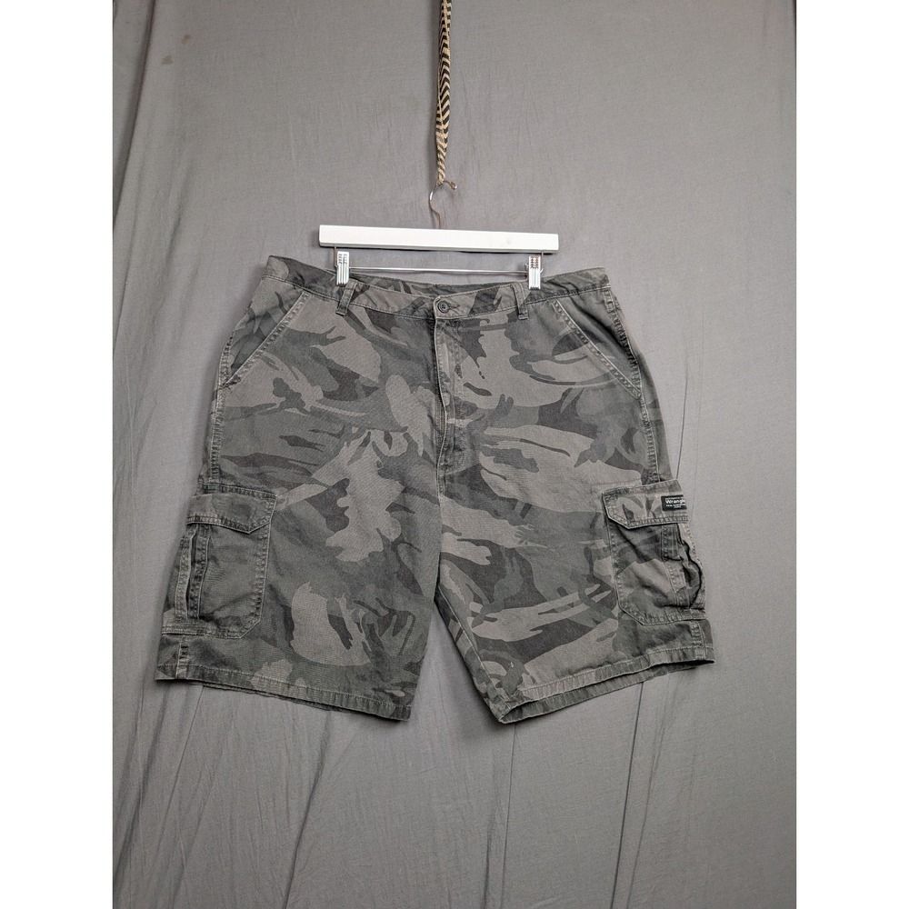 "Wrangler Men's Relaxed Fit Cargo Shorts Camouflage Grey Size 40
